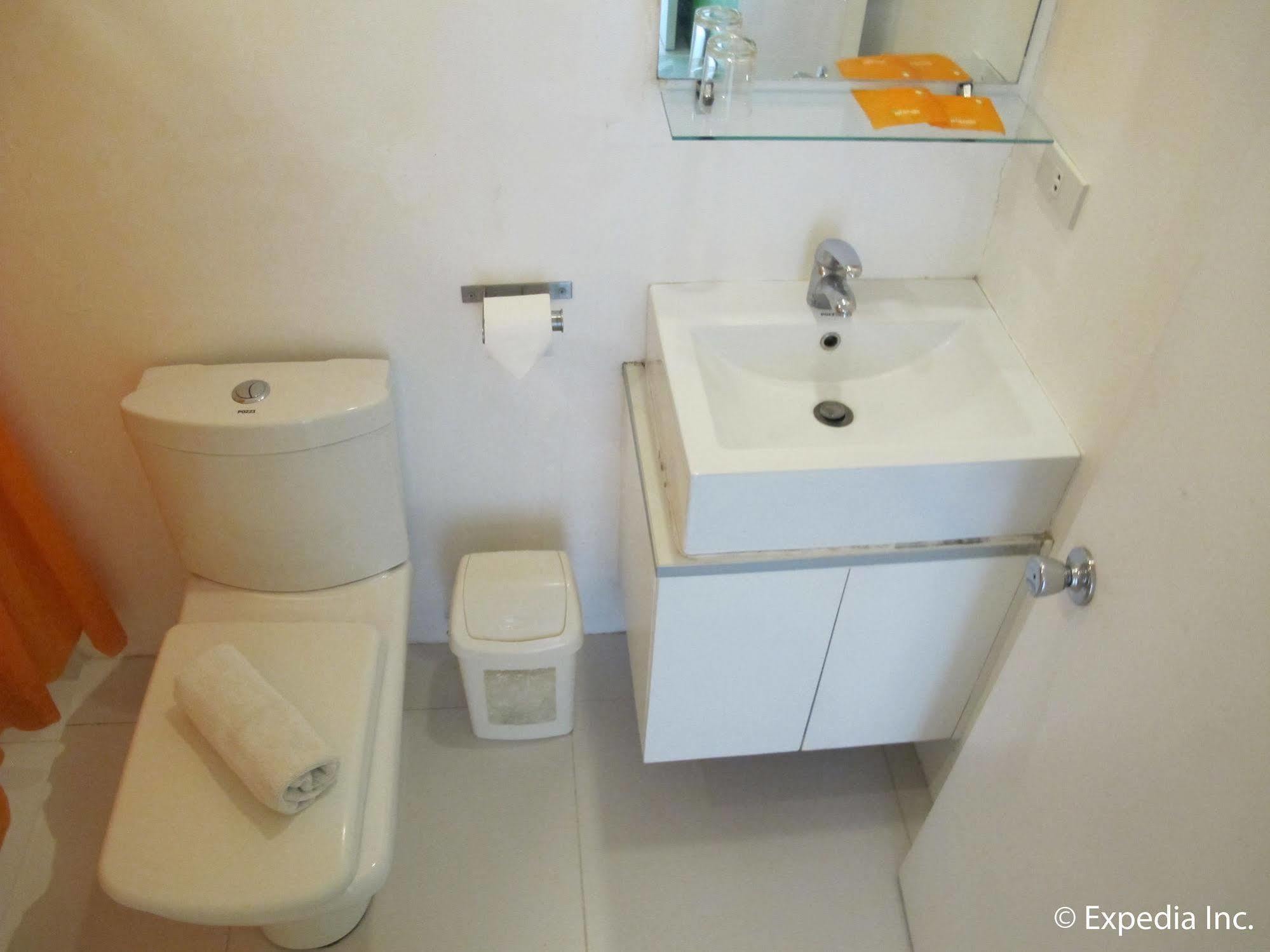 Islands Stay Hotels - Uptown Cebu Εξωτερικό φωτογραφία