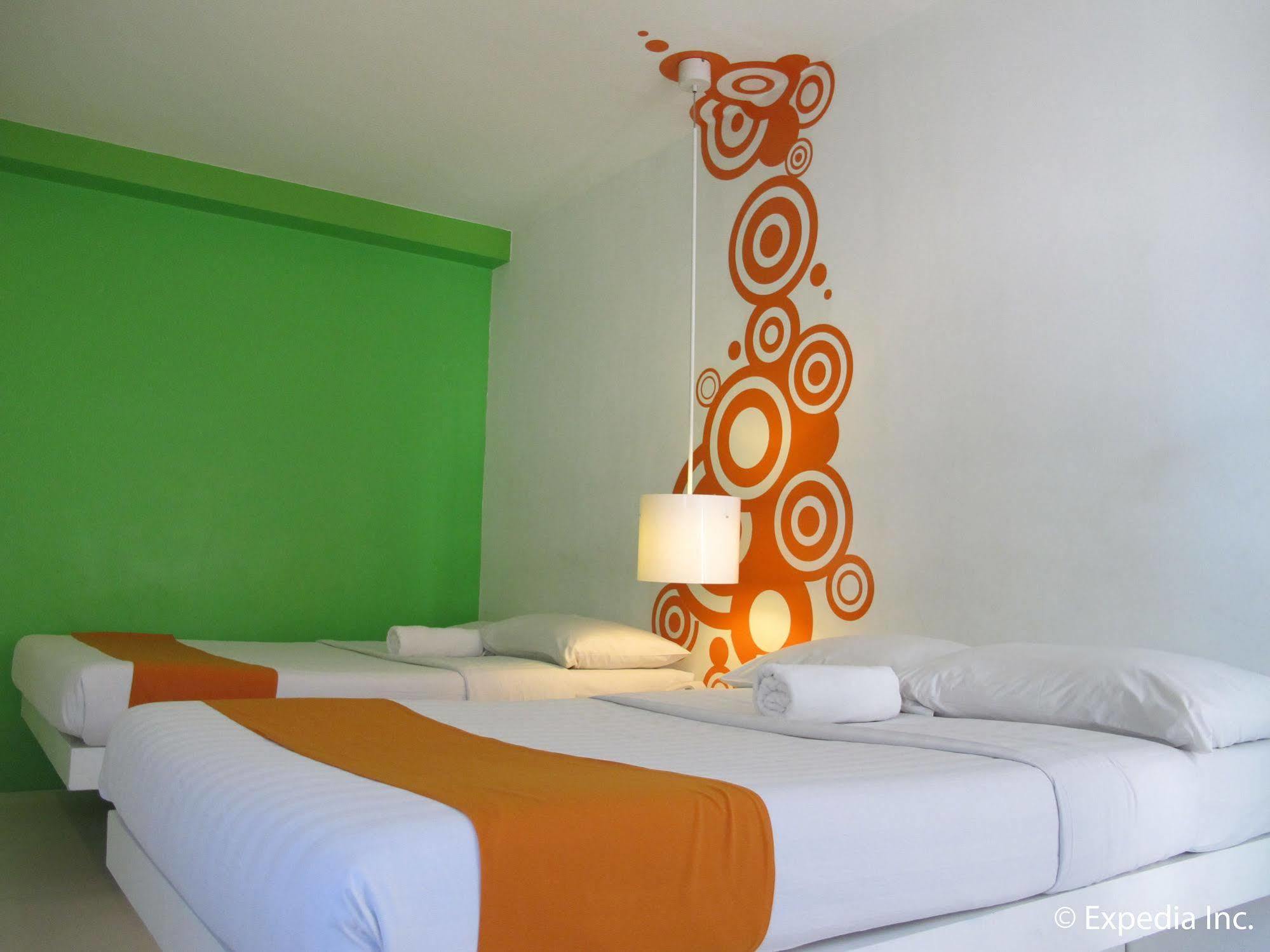 Islands Stay Hotels - Uptown Cebu Εξωτερικό φωτογραφία