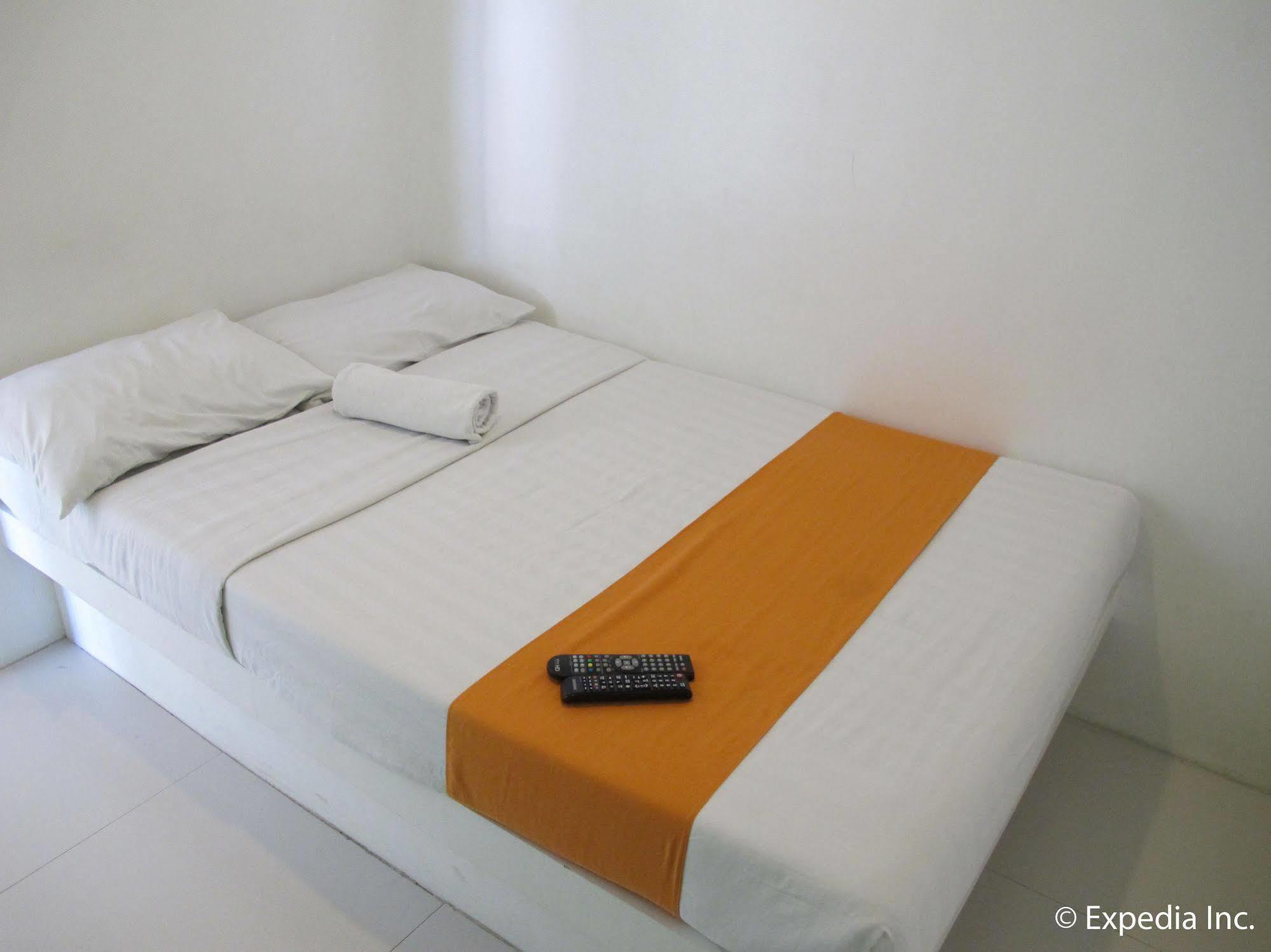 Islands Stay Hotels - Uptown Cebu Εξωτερικό φωτογραφία